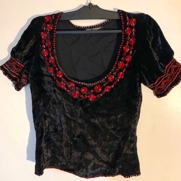 Betsey Johnson 4 black & red - Picture 1 of 11